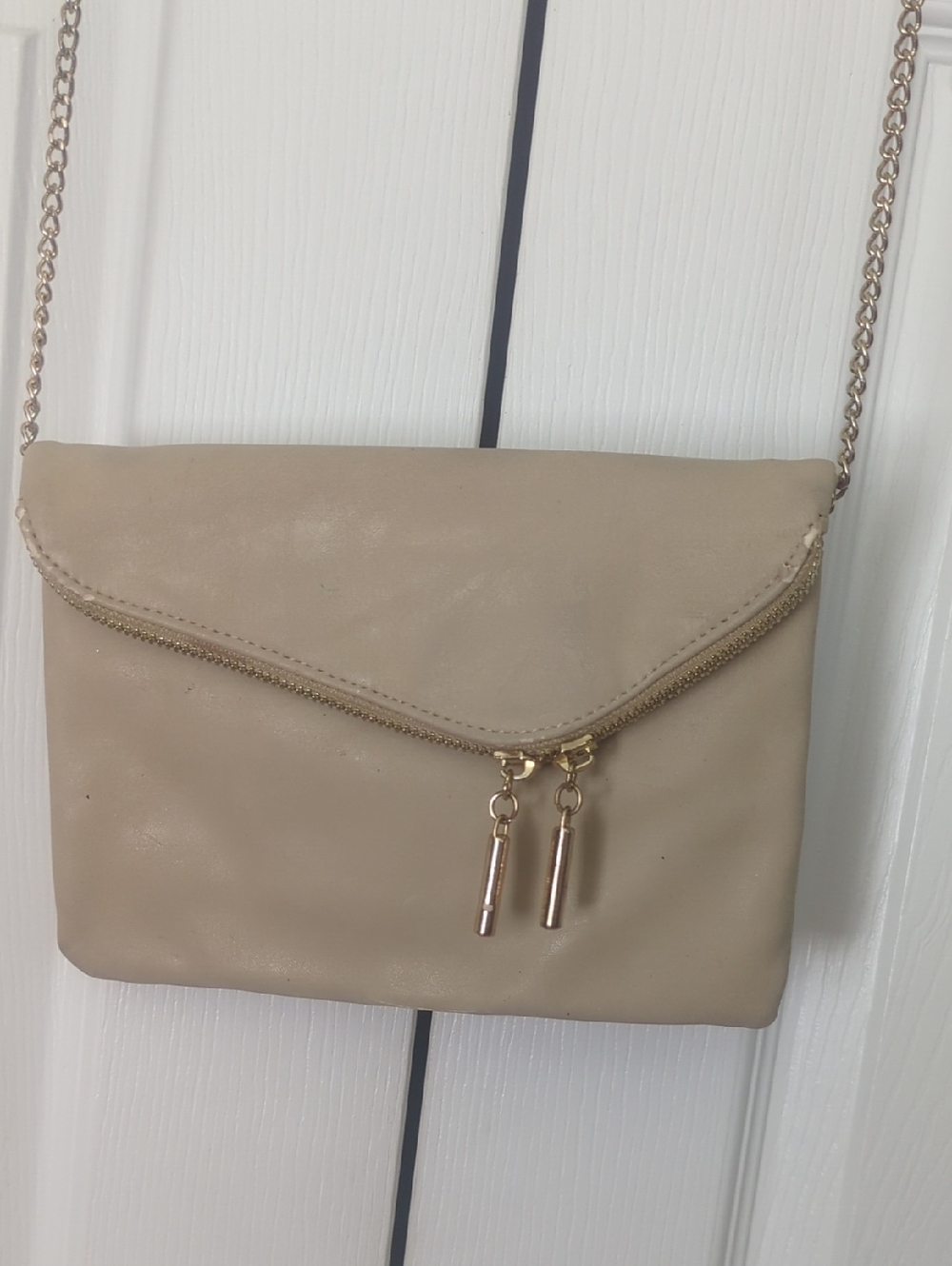 Vintage Y2K Beige Envelope Crossbody Bag with Gold Chain